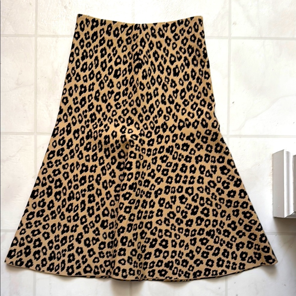 Theory size small petite cheeta print drop waist skirt 
Comfort stretch, New